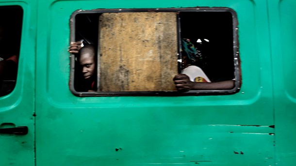 EFFEKT: En del af udviklingsbistandsmidlerne bliver brugt til at måle og dokumentere effekten af hjælp til ulandene. På fotoet ses offentlig transport i hovedstaden Kinshasa i et af verdens fattigste lande, DR Congo. 