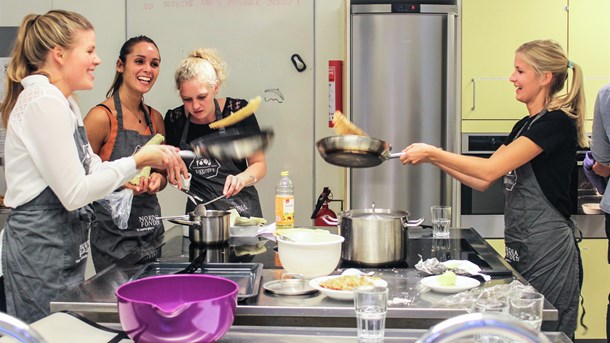 Food Maker i Aarhus har succes med at få unge i køkkenet. Nu skal projektet udbredes til resten af landet. 