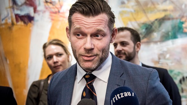 Joachim B. Olsen mener, at dimittendsatsen til nyuddannede er for høj i en tid, hvor akademisk arbejdskraft er en mangelvare, skriver Majbritt M. Nielsen.