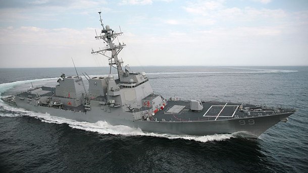 Den amerikanske destroyer USS Farragut deltager i øvelsen. 