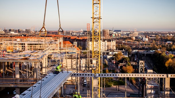 Hvis vi ikke gør noget aktivt for at energieffektivisere boligmassen, koster det skatteborgerne dyrt, skriver Henrik L. Bang fra Bygherreforeningen.