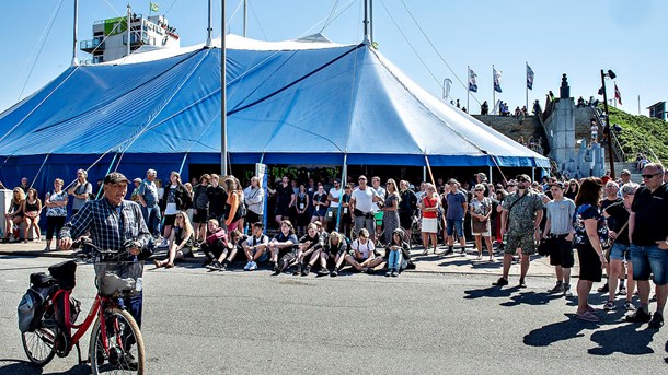 Der var mange mennesker ved årets Naturmøde i Hirtshals. Her ses hovedscenen – Thunderdome.