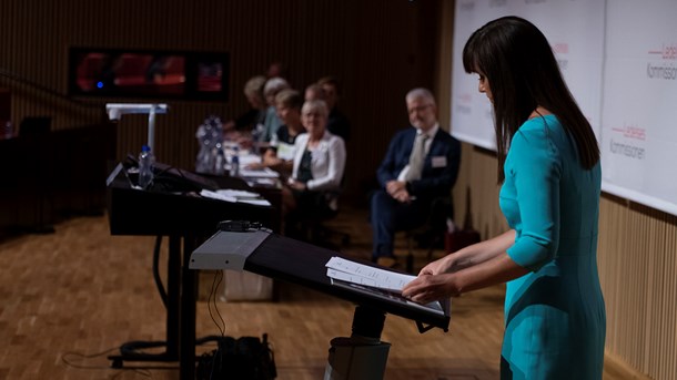 Innovationsminister Sophie Løhde (V) modtog officielt de 28 anbefalinger fra Ledelseskommissionen i Mærsk Tårnet ved Panum i København tirsdag. 