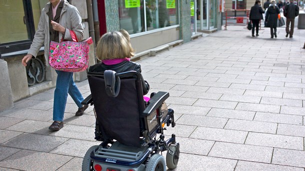 Vi må aldrig nedtone eller negligere, at det for ethvert mennesker er krænkende at blive fastholdt og udsat for tvang. Handicap eller ej, skriver Anni Sørensen.