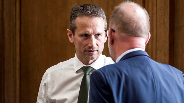 Regeringen satser på en energiaftale snart. Her finansminister Kristian Jensen (V) og energiminister Lars Chr. Lilleholt (V) i snak ved årets afslutningsdebat.