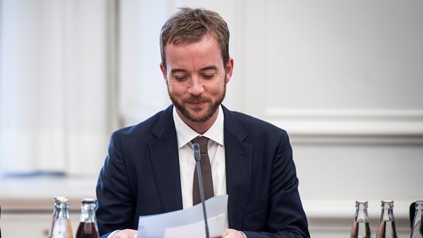 Forhenværende miljø- og fødevareminister Esben Lunde Larsen har fået nyt job i Washington D.C og forlader derfor Folketinget til oktober.