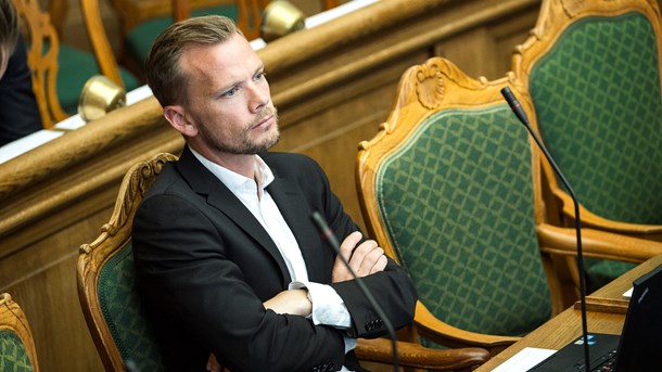 Socialdemokratiets udenrigsordfører, Peter Hummelgaard, kræver handling fra udenrigsminister Anders Samuelsen (LA), efter at et tweet fra den russiske ambassade har skabt heftig debat. 