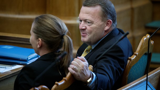 OVERHÅNDEN: Det bliver svært for Mette Frederiksen at finde det rigtige sted at angribe Lars Løkke og co. i den kommende valgkamp, mener Jarl Cordua.