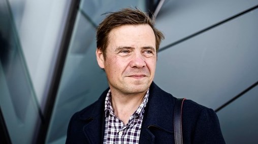 Thomas Kastrup-Larsen skriver, at vi ikke skal lade et slagsmål om, hvem der laver hvad stå i vejen for forenkling, der vil være til fordel for alle ledige i Danmark.