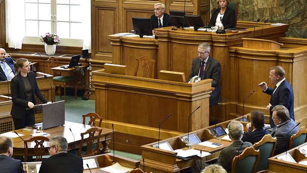 Mette Frederiksen og Lars Løkke Rasmussen, der her debatterer i Folketinget, er begge politikere, der ikke bor i deres valgkreds.