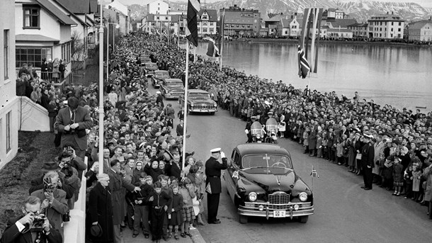 Frederik IX og dronning Ingrid på Island i 1956. Det var det første officielle besøg siden 1943, hvor Island trådte ud af rigsfællesskabet. I år skal Margrethe II besøge Island i anledning af 100-året for Islands løsrivelse. 