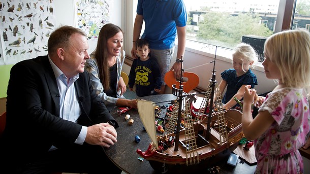 Lars Løkke Rasmussen og børne- og socialminister Mai Mercado blev vist rundt i børnehuset Gaia på Amagerbrogade og præsenterede derefter regeringens nye fokus på tidlig indsats på institutionen tag.