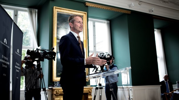 Regeringen vil fastholde besparelser på uddannelse 