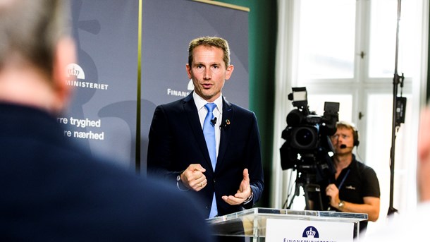 Finansminister Kristian Jensen (V) vil beholde omprioriteringsbidraget, men i 2022 lade pengene gå tilbage til de berørte områder. Institutionerne frygter politisk detailstyring.