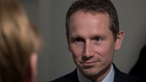 I stedet for at skyde på modellerne burde de, der vil en anden politik, stå ved den og stå frem og argumentere for den, har finansminister Kristian Jensen sagt til Weekendavisen om regnemodellernes kritikere. En ny måling viser, at 37 procent af danskerne ikke har tillid til modellerne.