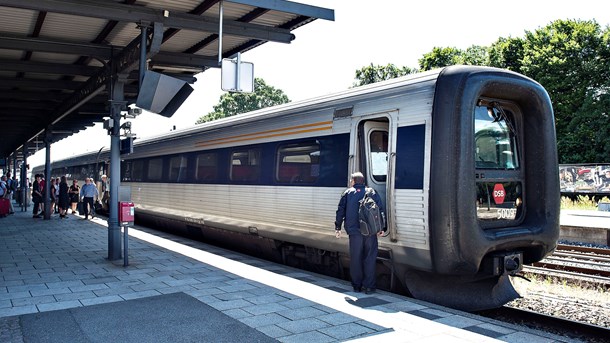 Dansk Jernbaneforbund har siden januar bedt om dokumentation for, at det er lovligt for DSB at indmelde sig i den private arbejdsgiverorganisation DI, skriver Henrik Horup.