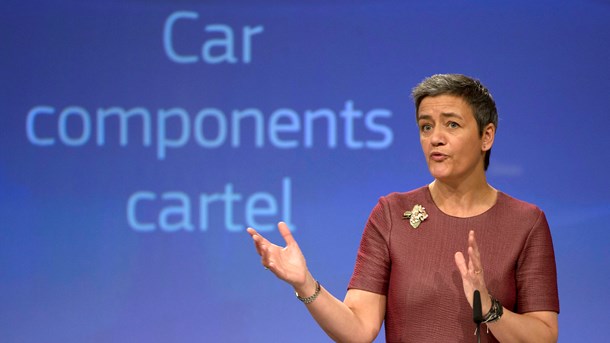 Margrethe Vestager har en mistanke om, at BMW, Daimler, Folkevogn, Audi og Porsche har dannet kartel for at forhindre udviklingen og udbredelsen af renere teknologi i diesel- og benzinbiler.