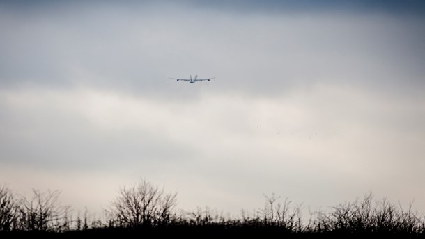 Vi bør indføre progressiv beskatning på flyrejser, så de, der flyver mest, får incitament til at begrænse flyvningen, skriver Poul Kattler.