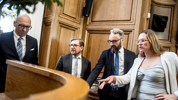 Regeringen og Dansk Folkeparti vil afskaffe tilskuddet til efterskoleophold for indvandrere fra udvalgte lande. Tirsdag skal undervisningsminister Merete Riisager (LA) i samråd om sagen. 