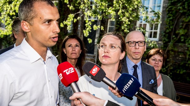 Mattias Tesfaye (S) har ”meget svært ved at se Socialdemokratiet i en aftale der pålægger skolerne nye opgaver, mens regeringens nedskæringer fortsætter”.