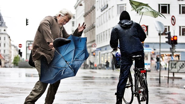 Hold på hat og briller, for det er stride vinde, der suser om ørerne på civilsamfundets fodsoldater for tiden. 