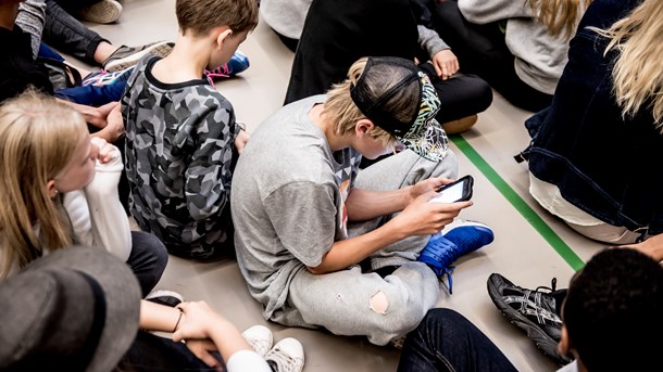 Karaktersnittet i læsning falder i folkeskolen. 