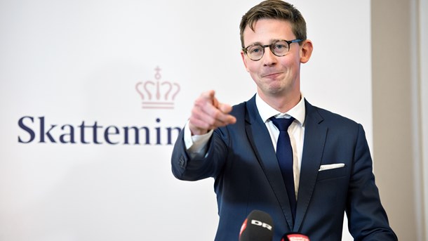 Skatteminister Karsten Lauritzen (V) har travlt med nye og gamle skatteskandaler i disse uger.