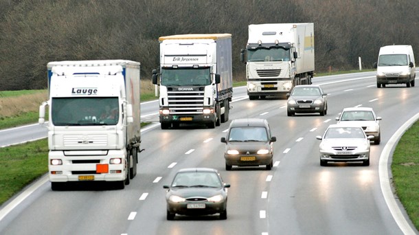 Danmarks position på det internationale transport- og logistikmarked er større, end landets størrelse berettiger til. Hvis danske firmaer skal beholde den markedsandel, må vi bremse nye modeller for lønvilkår i EU.