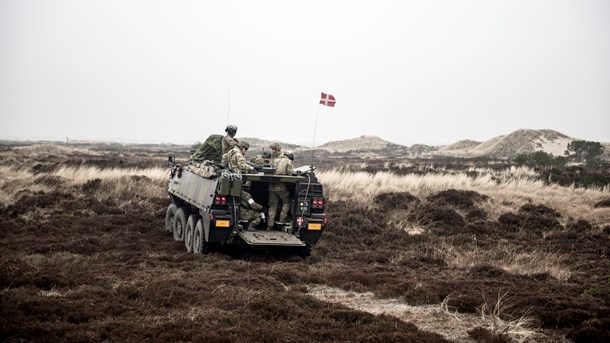 I Forsvaret kræver man meget høje priser for udleje af jordarealer, og det har konsekvenser for mobil- og bredbåndsdækningen, skriver Jakob Willer.