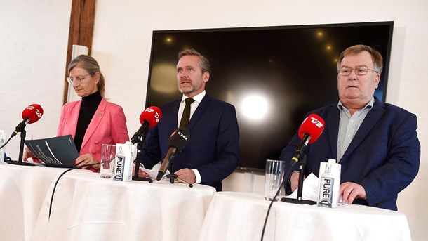 Udviklingsminister Ulla Tørnæs, udenrigsminister Anders Samuelsen og forsvarsminister Claus Hjort Frederiksen ved fremlæggelsen af strategien torsdag formiddag.