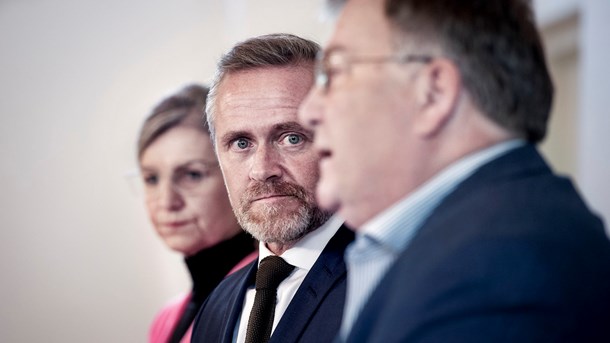 Udviklingsministeren, udenrigsministeren og forsvarsministeren under præsentationen af regeringens nye udenrigs- og sikkerhedspolitiske strategi.