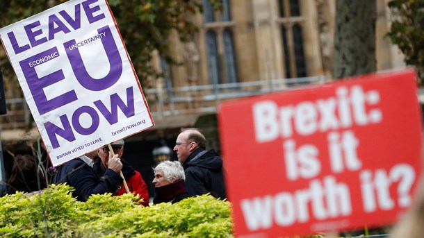 Skilsmisseaftalen mellem EU og Storbritannien har sat sindene i kog på den anden side af Kanalen.