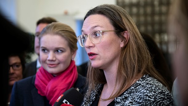 Merete Riisager konstaterer, at ”Finansministeriet har spillet en afgørende rolle i forhold til rammerne for folkeskolen i de senere år”.