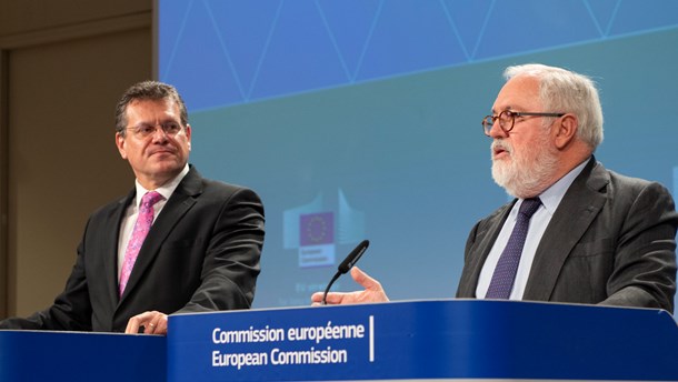 EU skal være klimaneutral i 2050, mener kommissær for EU's energiunion Maroš Šefčovič (t.v.) og klimakommissær Miguel Arias Cañete (t.h.).