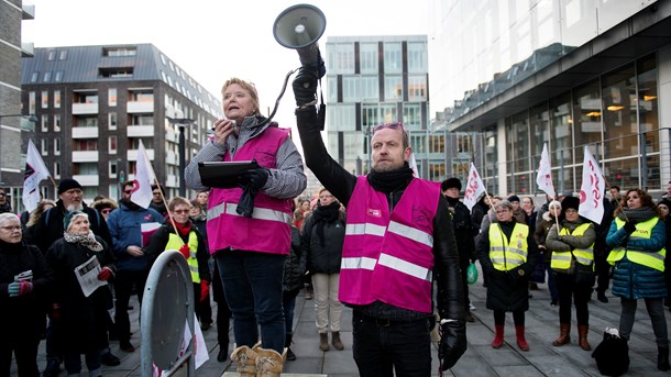 Tillidsfolket var førhen de driftsikre hjul i den socialdemokratiske valgmaskine, der fik deres kollegaer op af sofaen og ud til valgurnerne. Men nu er den måskine gået i stå, skriver Lars Olsen. 