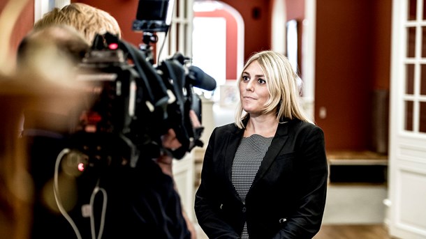 Trine Bramsen (S) vil forbyde salg af de farlige nytårsraketter og oprette særlige zoner, hvor al affyring af fyrværkeri er ulovligt.