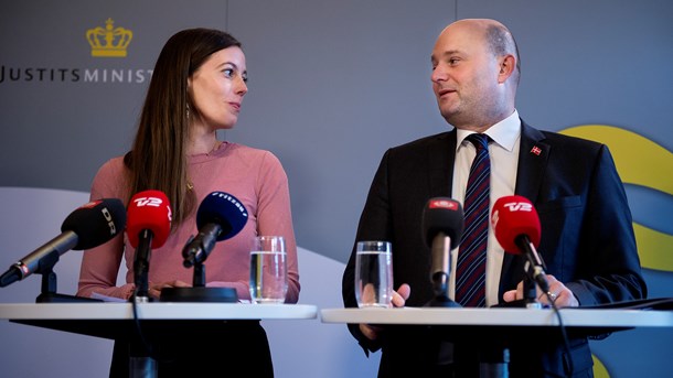 Både socialminister Mai Mercado (K) og justitsminister Søren Pape Poulsen (K) kan se frem til samråd torsdag 10. januar. 