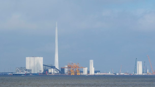 En stor del af fjernvarmen i Esbjerg og Varde kommuner produceres på Ørsteds kulfyrede Esbjergværket på havnen i Esbjerg.