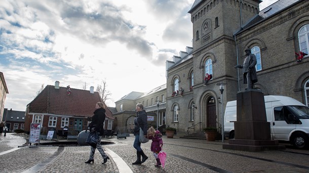 Et sikkerhedsfirma blev betalt af Varde Kommune for at teste, om de kunne tage data med ud fra computere, som var på rådhuset og borgerservice. Det var forkert, mener it-sikkerhedsekspert.