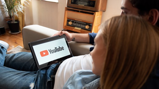 Som reglerne er nu, kan videoplatformen Youtube ikke stilles til ansvar over for dets brugere, hvis de uploader ophavsretslig musik. Med reformen vil de blive tvunget til at indgå licensaftaler med rettighedshaverne.