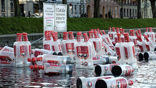 I 2010 blev der sat fokus på, at hver tredje Københavner har et risikabelt alkoholforbrug. Men i dag er der stadig for få patienter i alkoholbehandling, mener to sundhedseksperter.