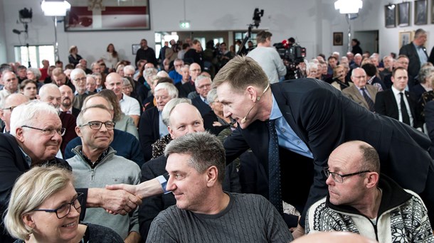 Både Kristian Thulesen Dahl (DF) og Pernille Vermund (NB) gav sig god til at hilse på de mange fremmødte både før og efter debatten.