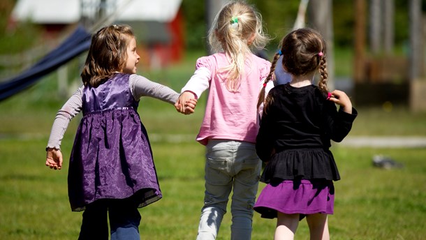 Forhåbentlig er der voksne nok i stemmeboksene til at høre børnenes gråd og se deres ensomme øjne. Børnenes gråd skal kunne mærkes i valget, skriver Isabella Arendt.