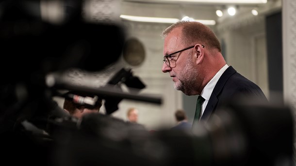 Forsyningsminister Lars Chr. Lilleholt glæder sig over aftalen mellem TDC og Ericsson.