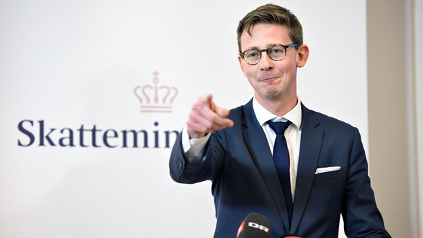 Skatteminister Karsten Lauritzen (V) skønner, at der kan hjemføres knap seks milliarder kroner til statskassen af det fulde svindelbeløb på 12,7 milliarder kroner. 