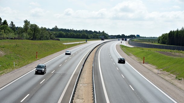 Trafikaftalen – og de mange, mange motorveje – vil sandsynligvis lede til mere kørsel, diesel og benzin, mener Andreas Steenberg (R).