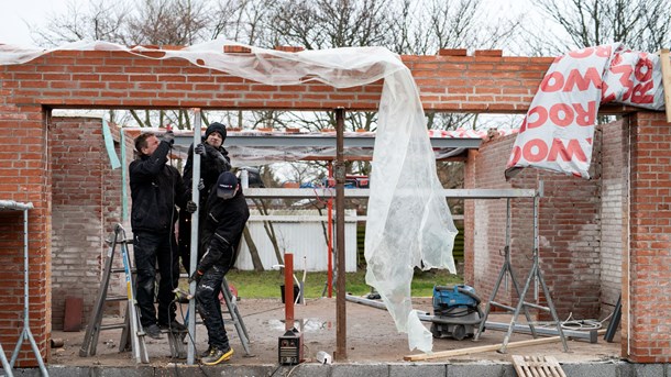 Klimasikring af infrastruktur og kommunalt byggeri skal fritages fra anlægsloftet for at sikre en bæredygtige omstilling, skriver Lars Køhler og Michael H. Nielsen.