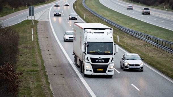 Man bør udvide lovgivning om kollektive overenskomster i godsloven til både at gælde danske og udenlandske vognmænd, mener Jan Villadsen.