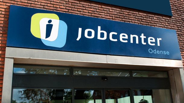 Ifølge Claus Bøgh Svenningsen er det kun to procent af de arbejdsløse, der kommer i arbejde via jobcentrene. Men det er ikke rigtigt, skriver  Cecilia-Lonning Skovgaard. 