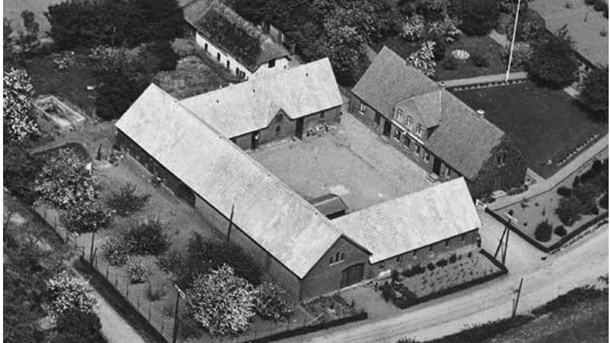 Slægtsgården Østergaard nord for Odense, som Bendt Bendtsen lovede sin døende far, han ville genrejse og bo på med sin familie. Et løfte, han holdt.